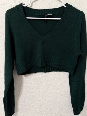 Divided Dark Green Cropped V-Neck Sweater M